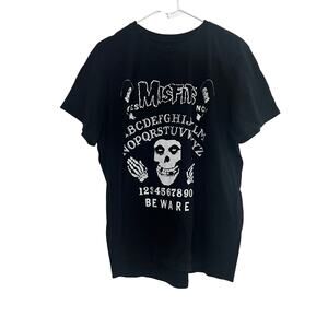 MISFITS Men's size XL Skull Black Graphic Tshirt Tee Goth Emo Punk Casual Wear